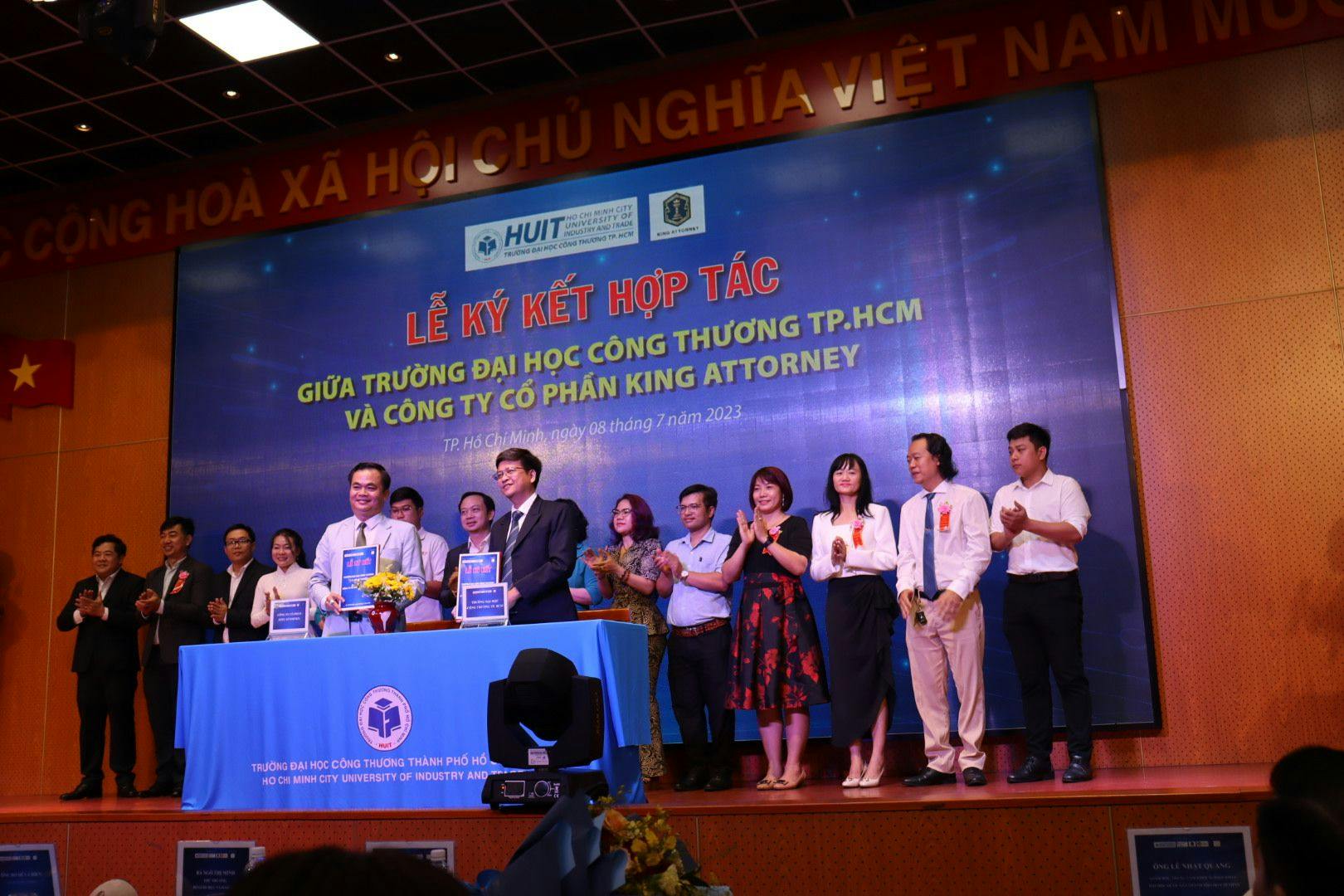Lễ ký kết thỏa thuận hợp tác giữa Công ty CP King Attorney và Trường Đại học Công thương Thành phố Hồ Chí Minh